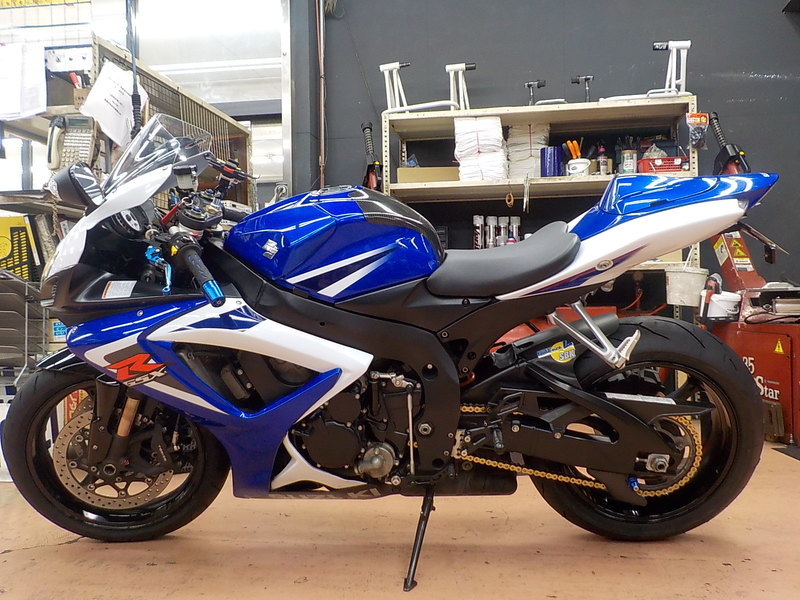 スズキ GSX-R750 ピレリ ディアブロロッソコルサ タイヤ交換: バイク